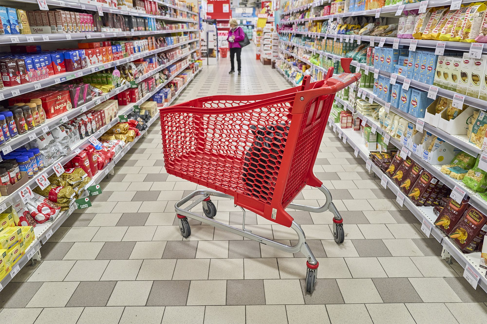 Яблука по 70 гривень, м'ясо та хліб дорожчають: що відбувається з цінами в Україні